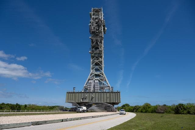 NASA image: Mobile Launcher 1 Returns to Vehicle Assembly Building