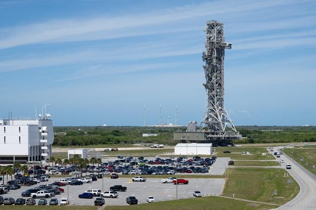 NASA image: Mobile Launcher 1 Returns to Vehicle Assembly Building