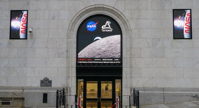 NASA image: NASA Administrator Rings NYSE Opening Bell