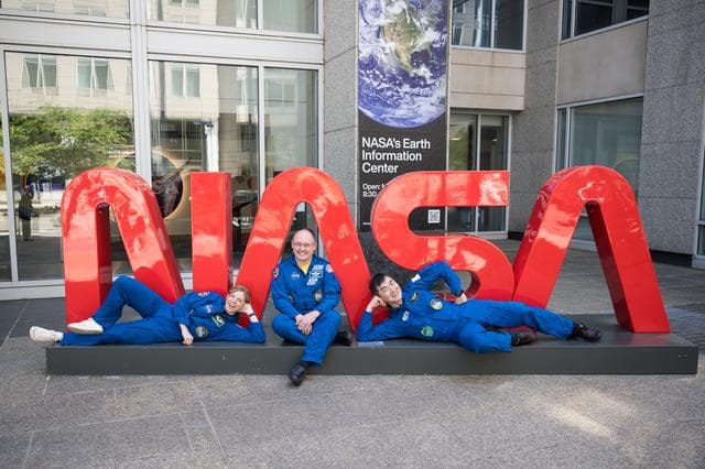 NASA image: Expedition 73 and 74 Tour Earth Information Center