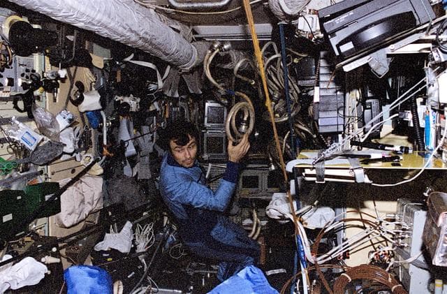 NASA image: Loose cords floating in Mir Core module