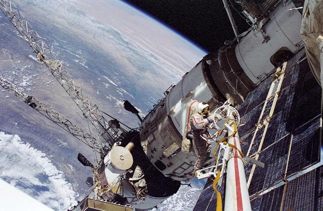 Portrait of the Mir 23 crew in the Base Block