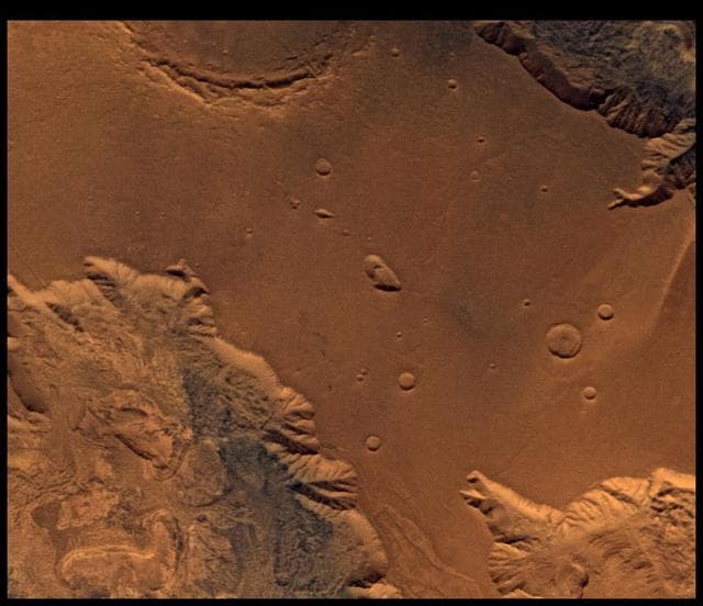 NASA image: West Candor Chasm, Approximately Natural Color