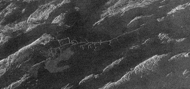 NASA image: Venus - Complex Network of Narrow Fractures Near Hestia Rupes Region