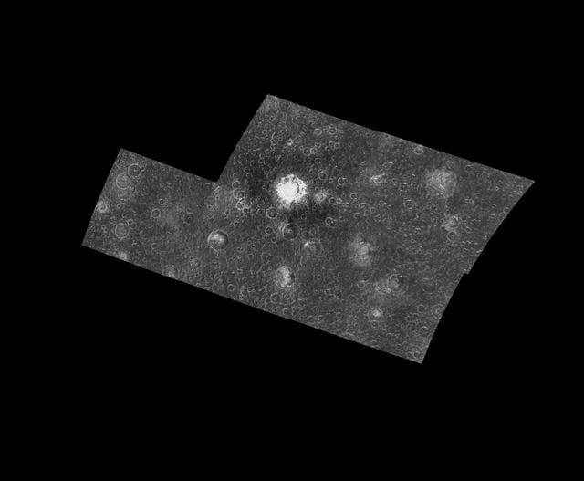 NASA image: Moderate-resolution view of Callisto surface