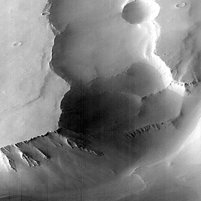 NASA image: MGS Views of Labyrinthus Noctis