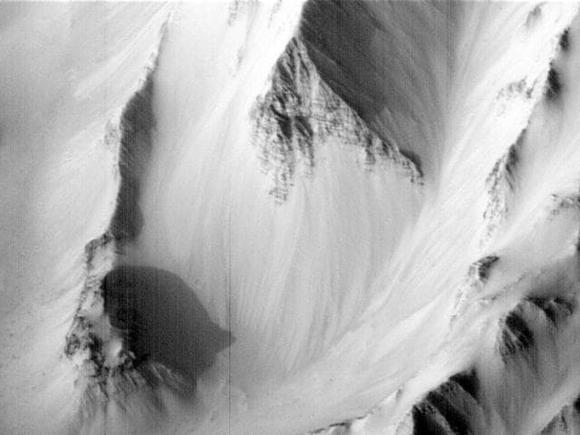 NASA image: Western Tithonium Chasma/Ius Chasma, Valles Marineris - High Resolution Image