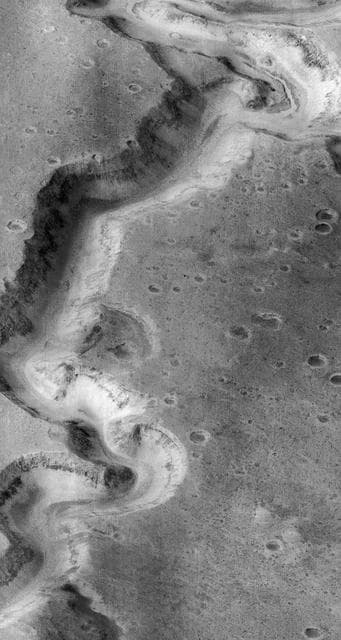 NASA image: Nanedi Vallis: Sustained Water Flow? - High Resolution Image