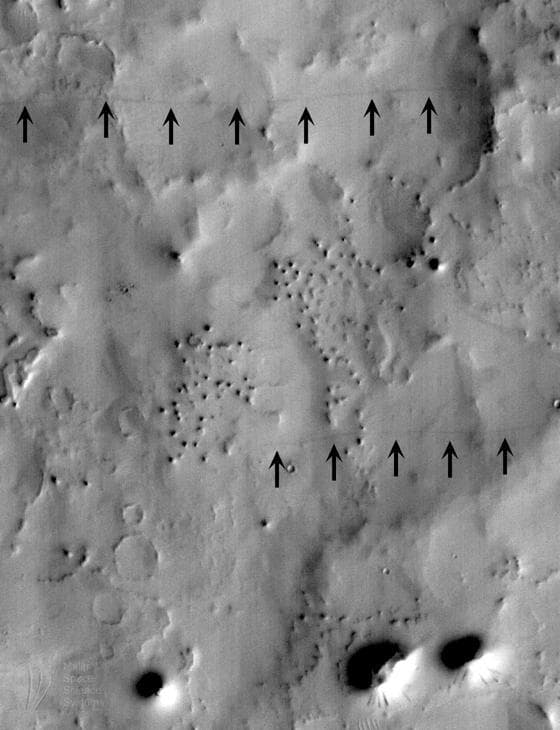 NASA image: SUV Tracks On Mars? The Devil is in the Details
