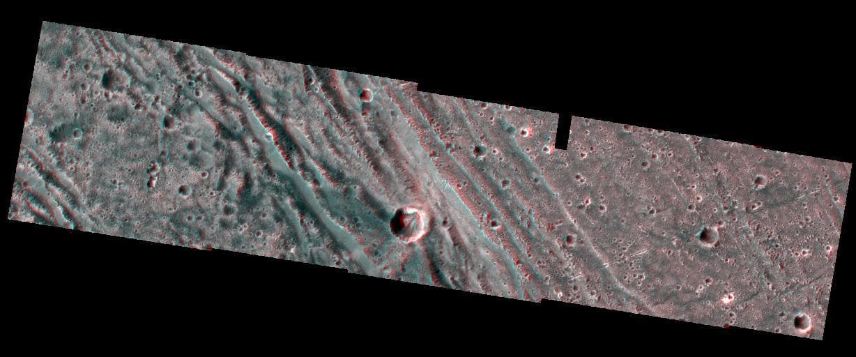 NASA image: Bright-Dark Terrain Boundary in stereo