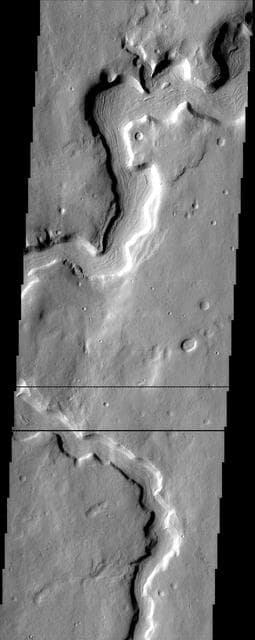 NASA image: Evidence of flow?