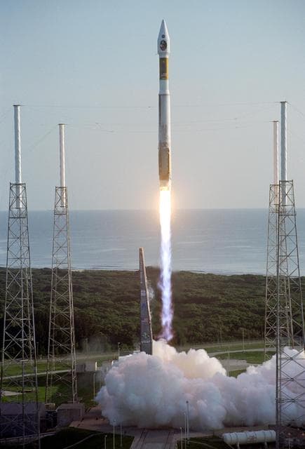 Mars Reconnaissance Orbiter MRO Roars Away
