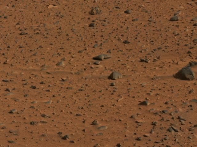 NASA image: Windtails Show Direction of Martian Winds