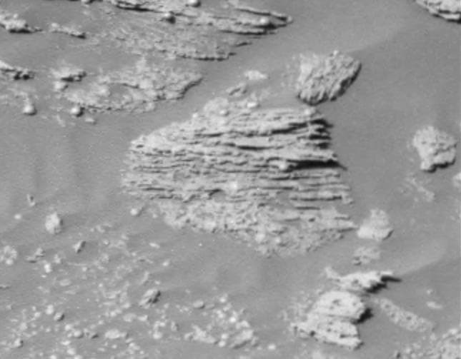 NASA image: Unparallel Lines Give Unparalleled Clues