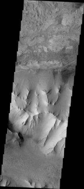 NASA image: Ius Chasma Ridge