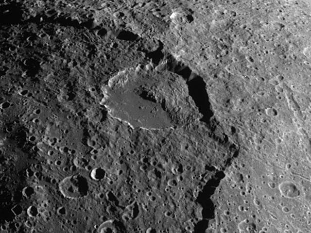 NASA image: Giant Landslide on Iapetus