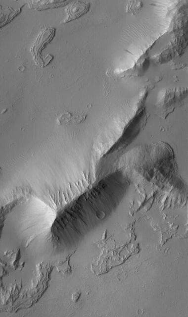NASA image: Layers in Sulci Gordii