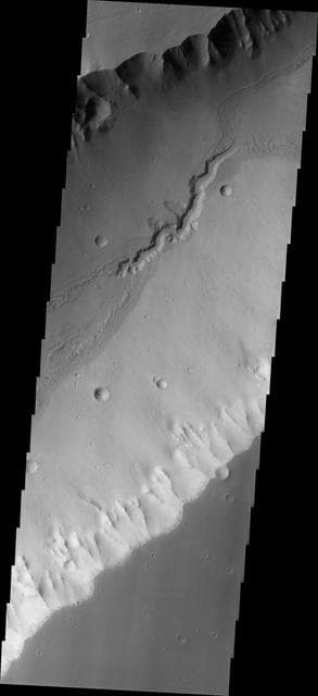 NASA image: Water Flow Evidence in Kasei Vallis