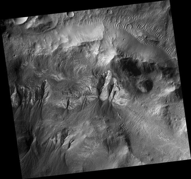 NASA image: Evidence of Multiple Episodes of Gully Formation