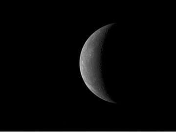 NASA image: MESSENGER Approaches Mercury