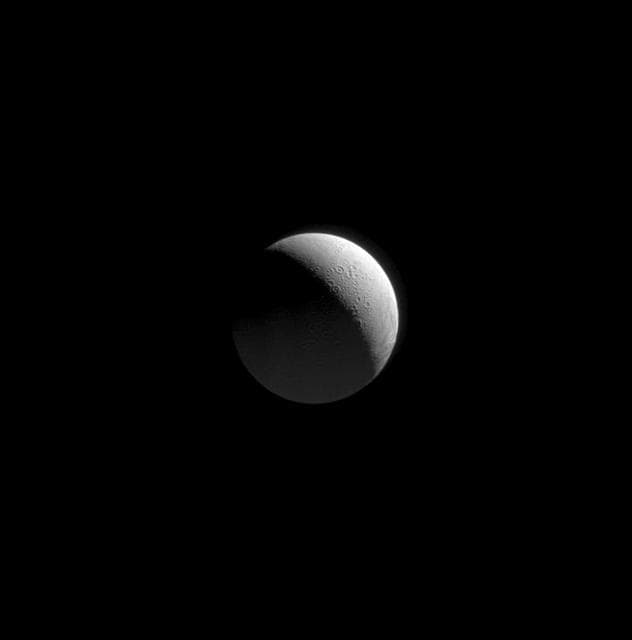 NASA image: Approaching Enceladus