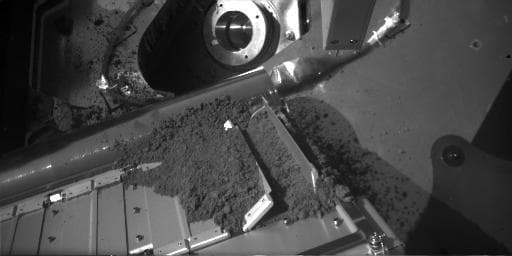 NASA image: Small Effect of Vibrating Martian Soil Sample on Oven Door