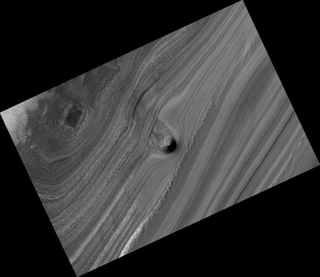NASA image: Unusual Mound in North Polar Layered Deposits