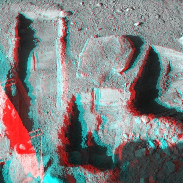 NASA image: Phoenix Deepens Trenches on Mars 3-D