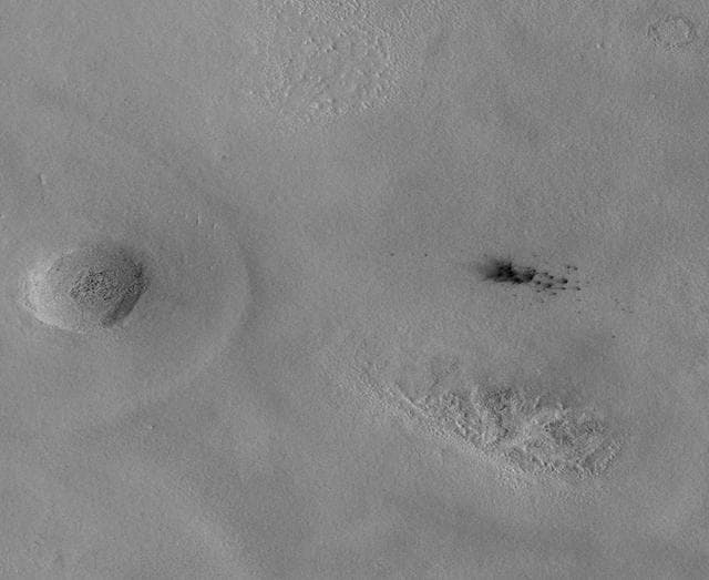 NASA image: New Impact Craters on Mars