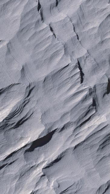 NASA image: Layers in Upper Formation of Gale Crater Mound