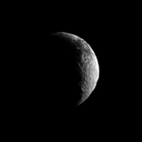 NASA image: Eyeing Iapetus