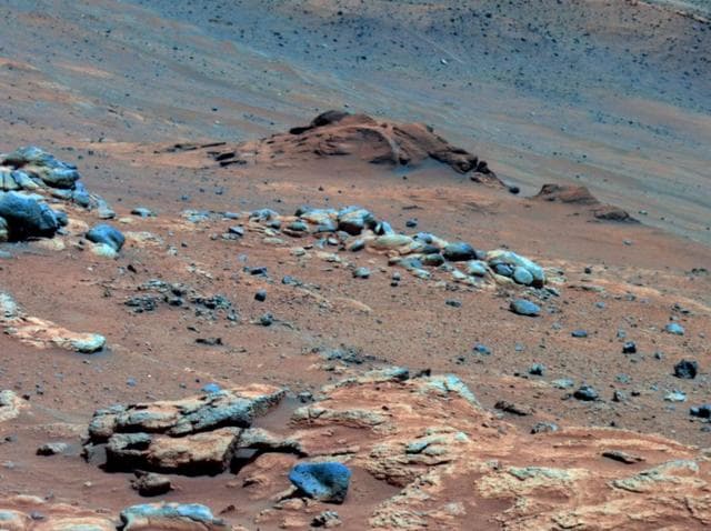 NASA image: Carbonate-Containing Martian Rocks, False Color
