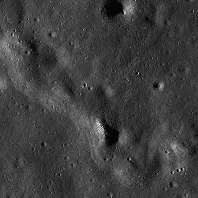 NASA image: Wrinkle Ridge in Oceanus Procellarum