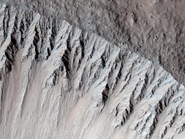 NASA image: A Fresh, Lunar-Like Crater on Mars