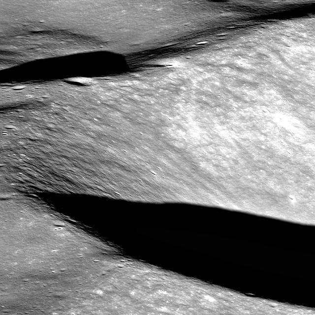 NASA image: Approaching Aitken Crater - Vertregt J