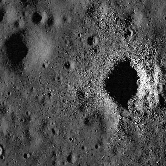 NASA image: Fresh Crater on Oceanus Procellarum