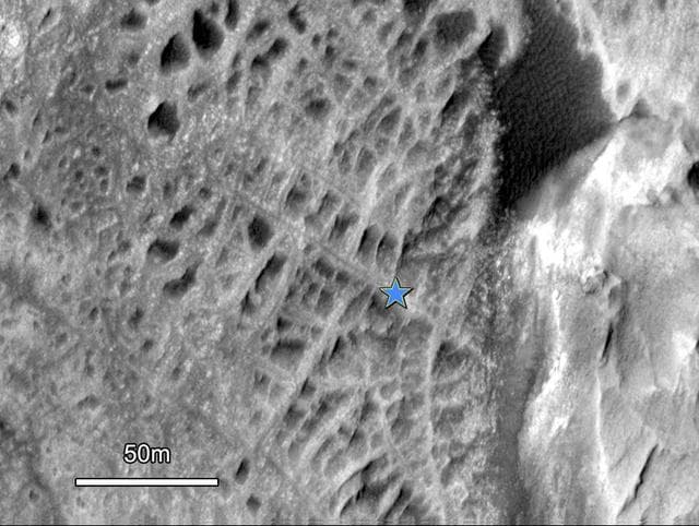 NASA image: Cemented Fractures in Mountain Inside Gale Crater on Mars