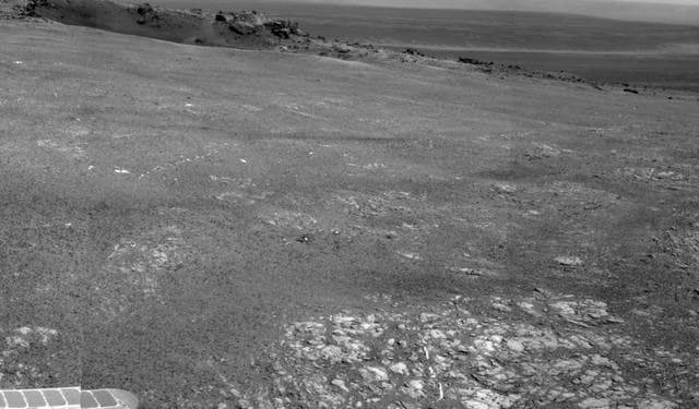 NASA image: Bright Veins in Botany Bay on rim of Endeavour Crater on Mars