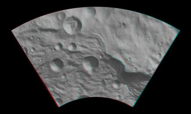 NASA image: Anaglyph Image of Vesta Southeastern Latitudes