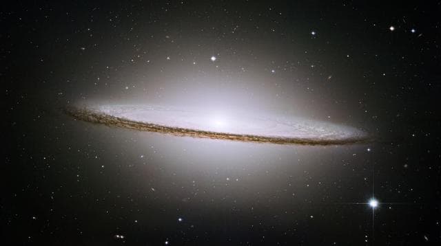 Hubble Spies Spectacular Sombrero