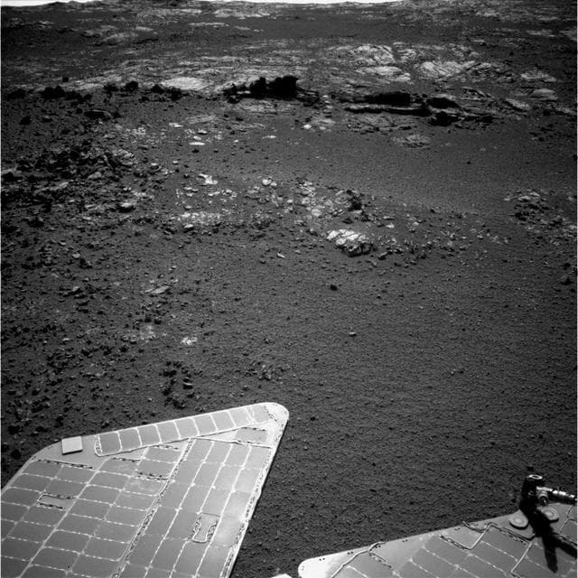 NASA image: Outcrop Beckoning Opportunity, Sol 3057
