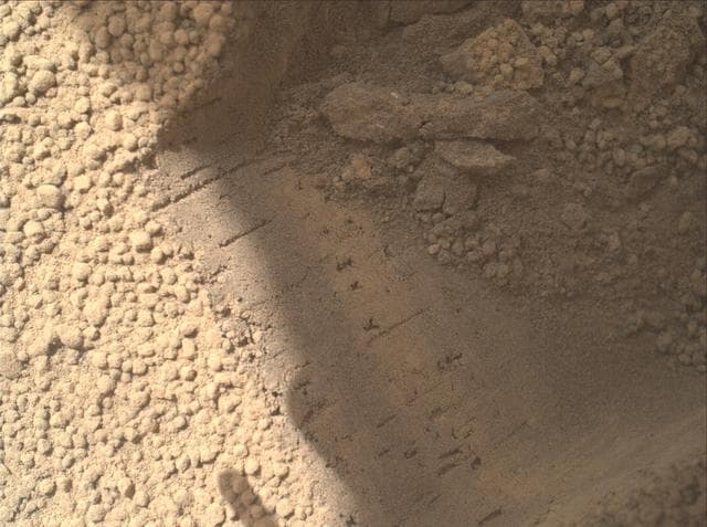 NASA image: Bright Particle of Martian Origin in Scoop Hole