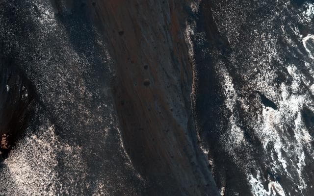 NASA image: Slope Lineae along Coprates Chasma Ridge
