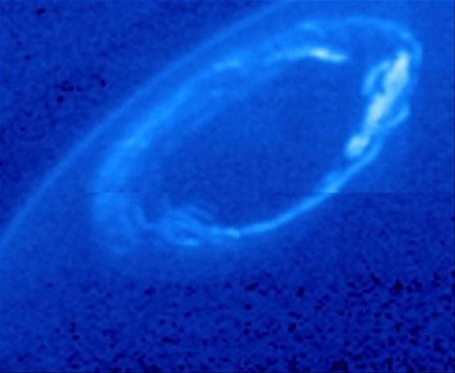 Dance of Saturn Auroras