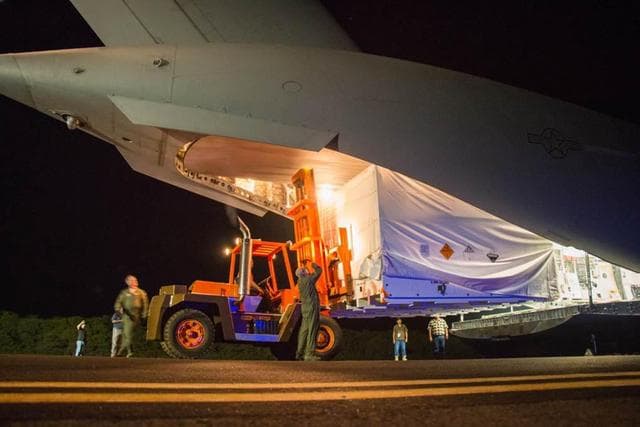 NASA image: Unloading LDSD Test Device in Hawaii