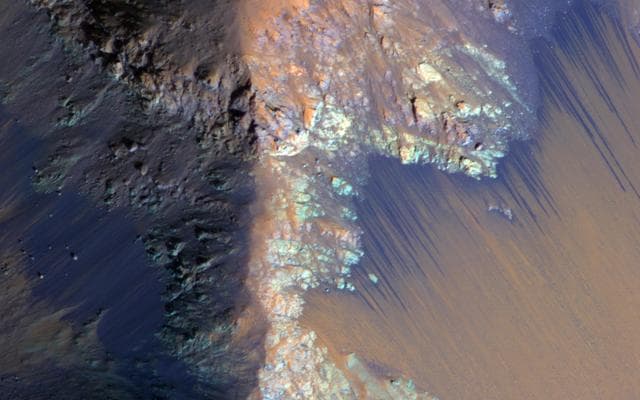 NASA image: Recurring Slope Lineae in Coprates Chasma