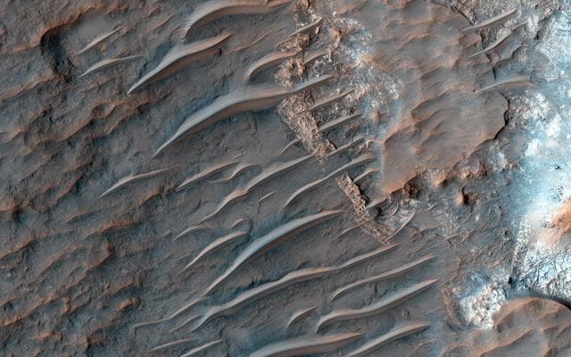 NASA image: Banded TARs in Iapygia