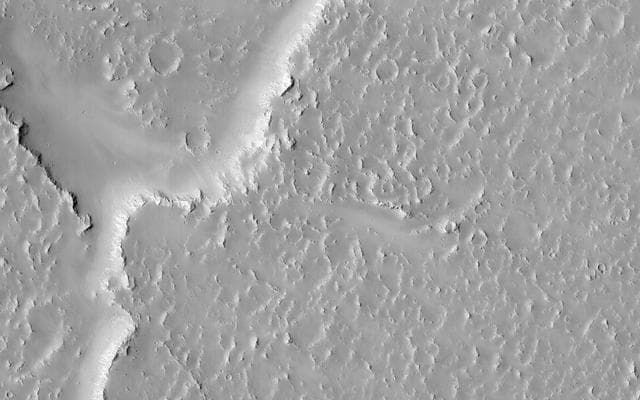NASA image: Overlapping Lobate Lava Flows in Daedalia Planum