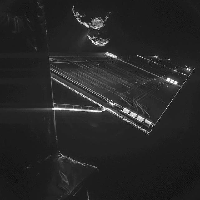 Rosetta Selflessly Offers Beautiful Comet Selfie