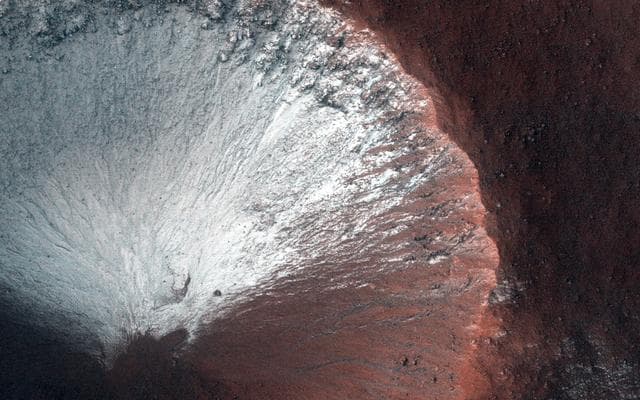 NASA image: Crater Slopes: The Power of a Repeat Image